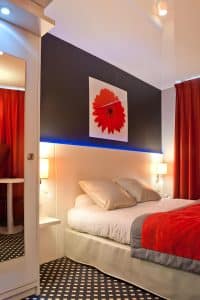 Hotel Berkeley bedroom in the 14e, minibar, safe and air conditioning