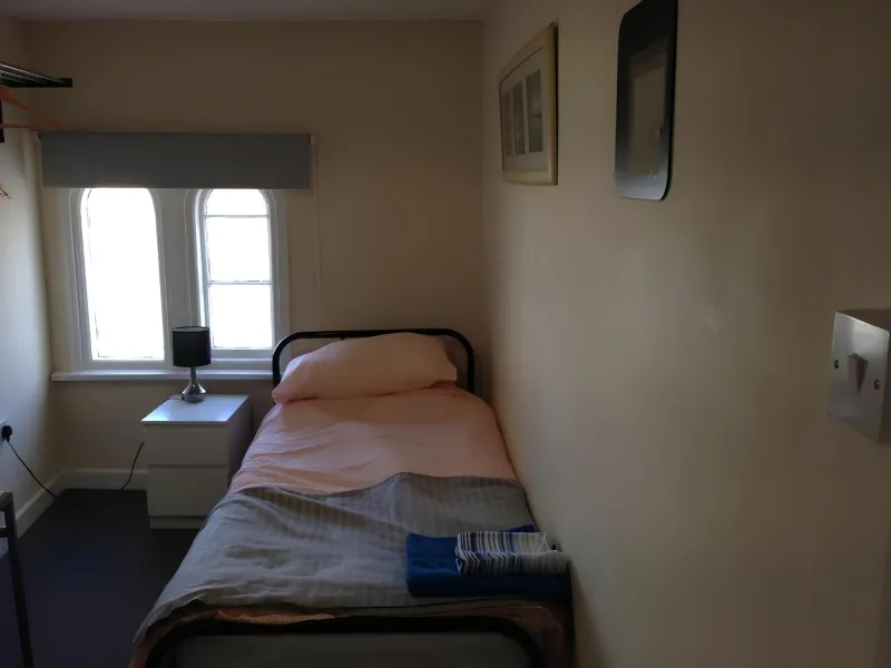 Compact Small Single Room with a bed and desk