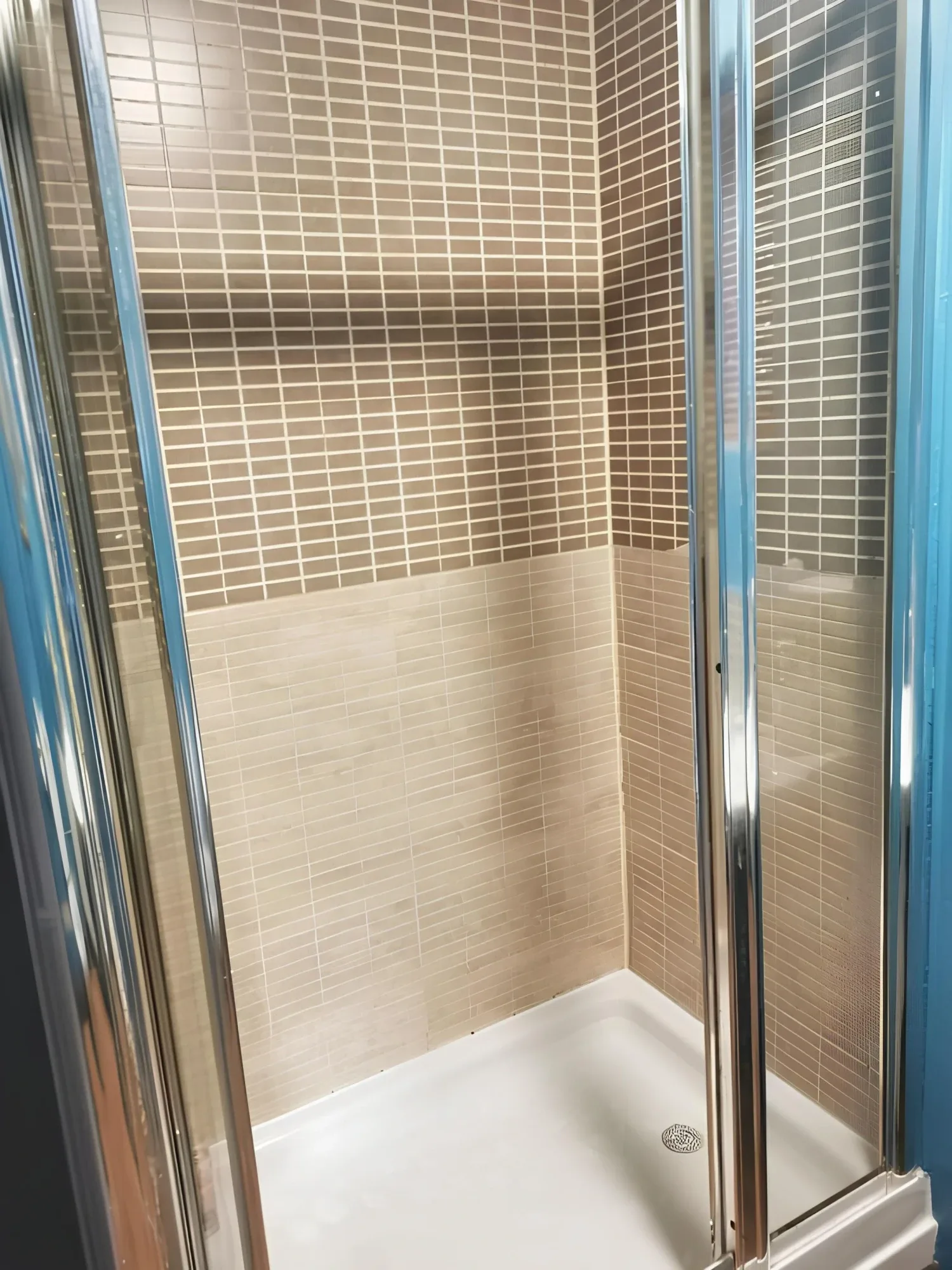 Shower cubicle in the bathroom associated with the Family Room