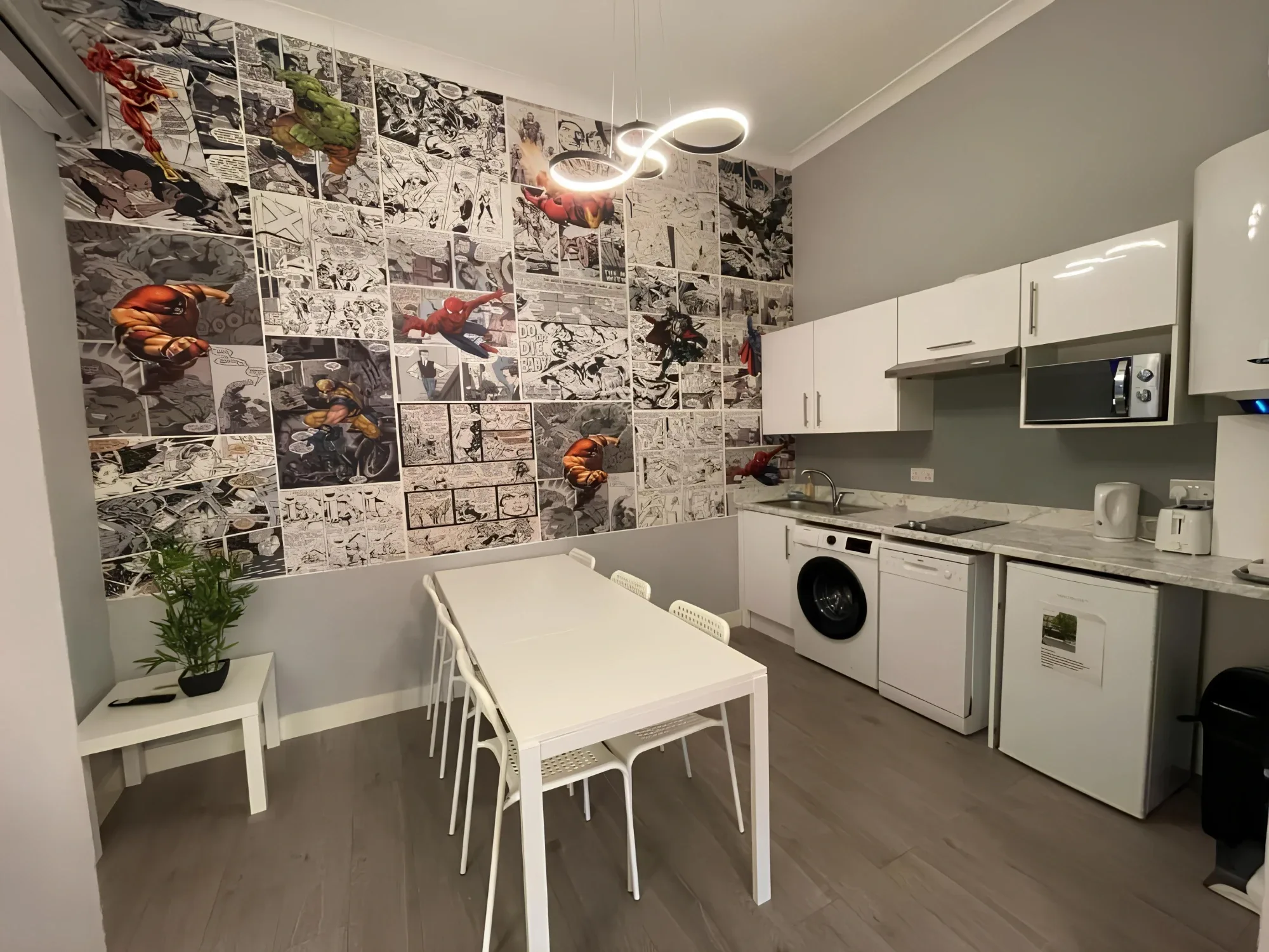 Kitchen and dining area in the Modern Ground-Floor Flat